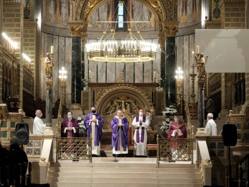 Elhunyt püspökök miséje (3).JPG